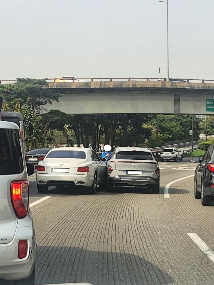 오빠, 나 제네시스랑 사고 났어