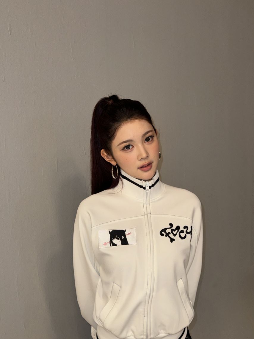 하츠투하츠 에이나