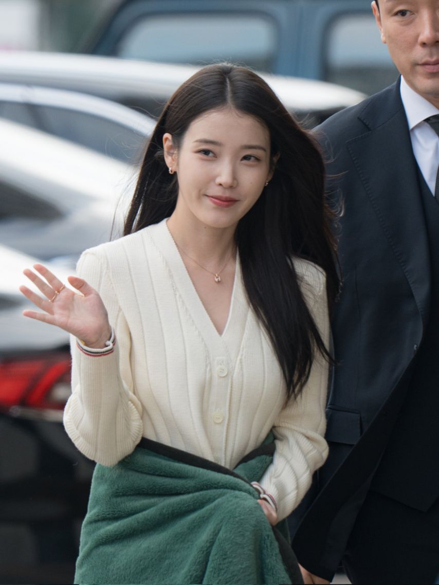 251126 제이에스티나 포토콜 아이유