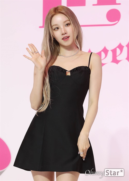 여자아이들 우기