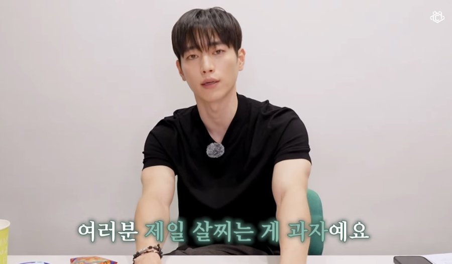 서강준 : 여러분 제일 살찌는 게 과자예요