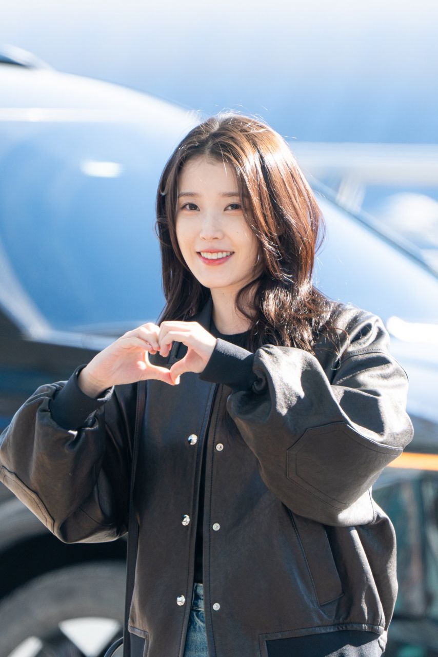 출국하는 아이유