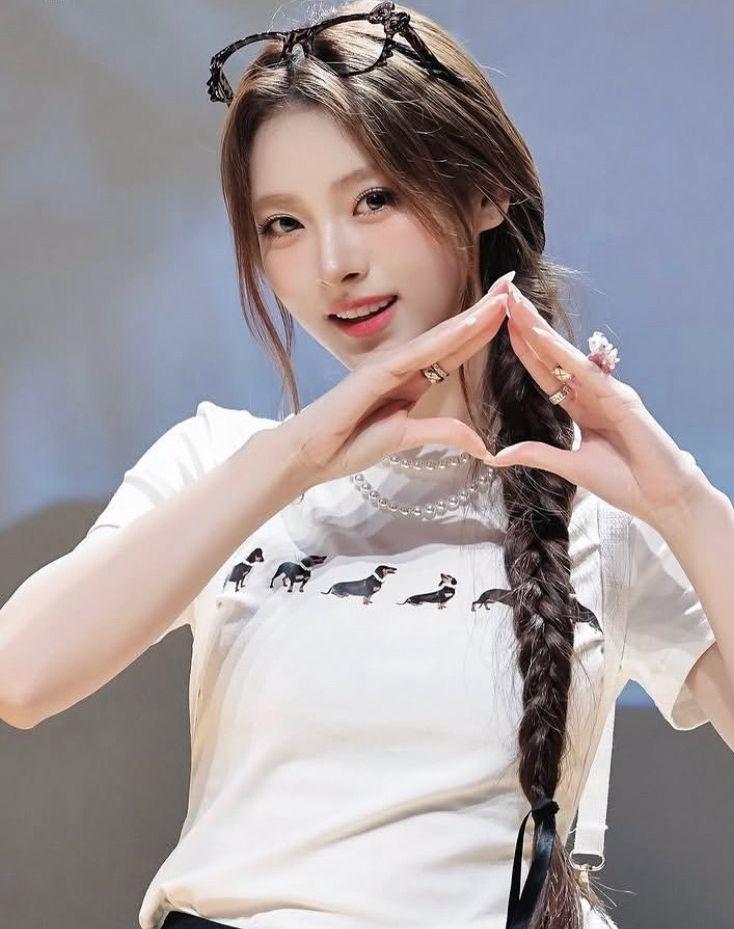 MEOVV (미야오) 안나