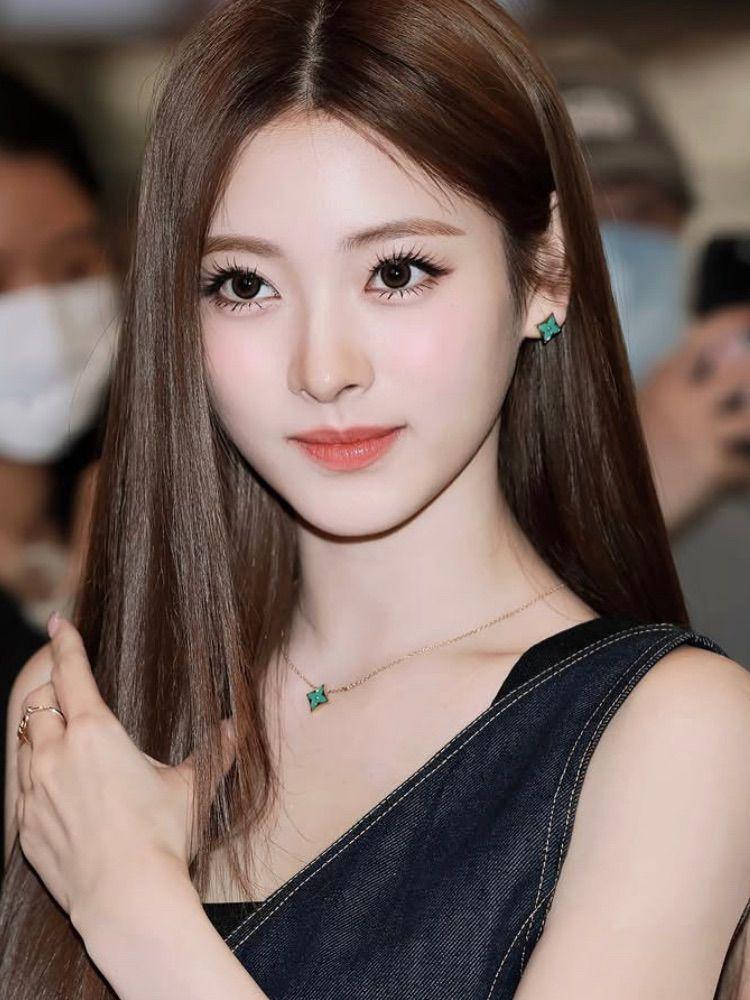 MEOVV (미야오) 안나