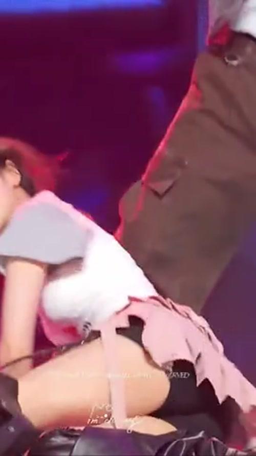 바닥 안무 가죽 롱부츠 검정속바지 르세라핌 김채원 (가요대축제) (2)