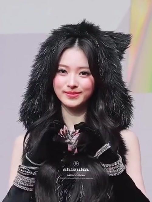 MEOVV (미야오) 안나