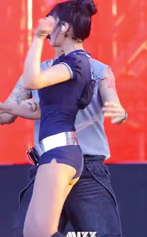 비비 (BIBI) 숏팬츠 바디슈트