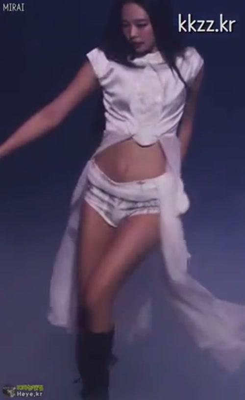 미니미한 핫팬츠 블랙핑크 제니