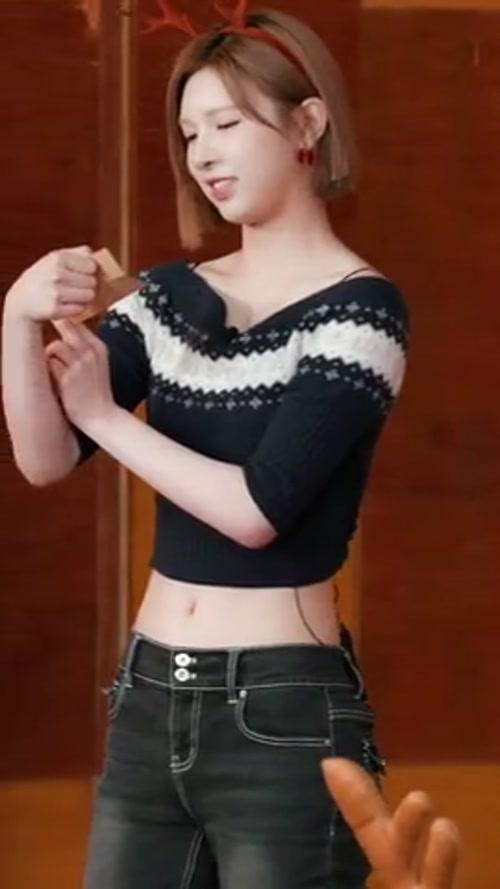 엔믹스 배이 눈꽃 크롭 스웨터 탄탄한 복부 야꼽 청바지핏.mp4