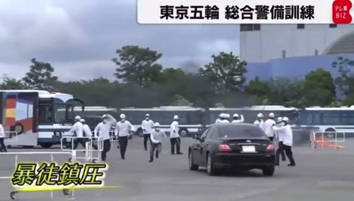 폭도 역할 개꿀잼 경찰관들