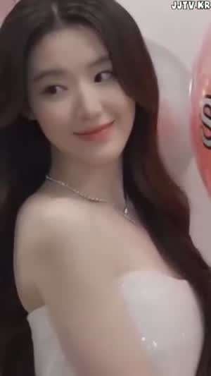 오프솔더 드레스 뽀얀 피부 아이들 슈화