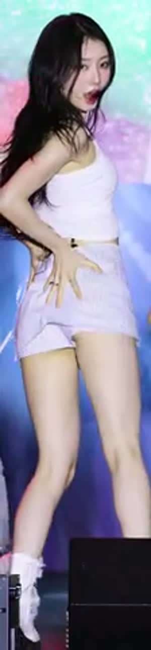 라잇썸 주현 땡겨 올려주는 치마 속바지 엉밑살.mp4