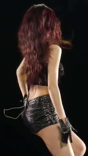 가죽 핫팬츠 뒤태 허벅지 트와이스 쯔위