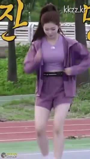 레깅스 입은 빌리 츠키