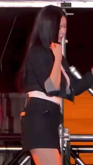 트리플에스 김채연 청자켓 속 파멸적인 묵직함