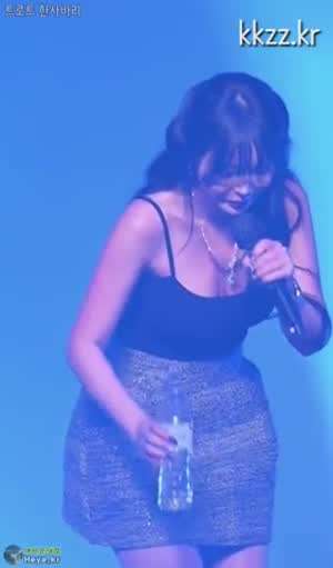 파인 크롭 민소매 홍진영