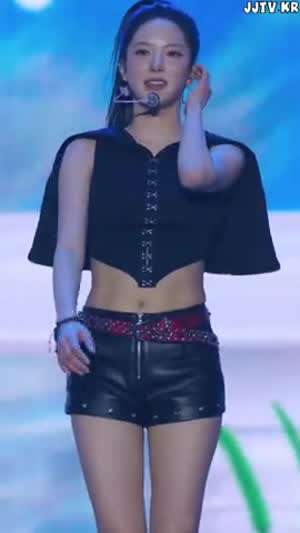 일자 복근 배꼽 가죽 반바지 케플러 최유진