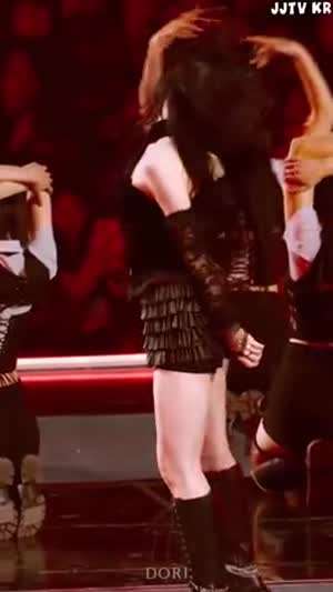 블랙 홀터넥 민소매 ITZY 채령