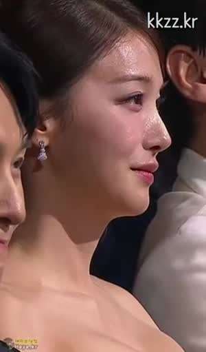 KBS 연기대상 유인영 오프숄더 드레스