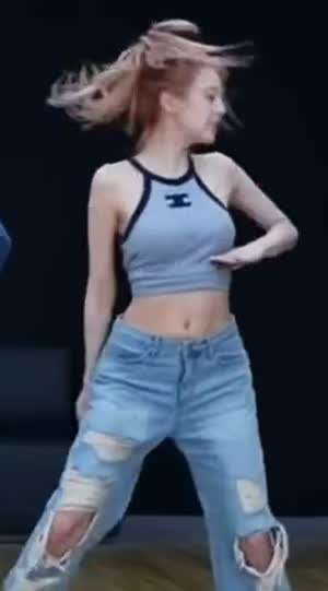 민소매 ITZY 유나 안무연습