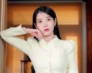 아이유 21세기 대군부인 티저 . GIF