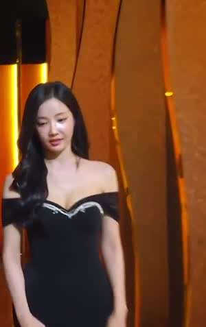 검정 오프숄더 드레스 입은 KBS 연기대상 연우(모모랜드) 근황