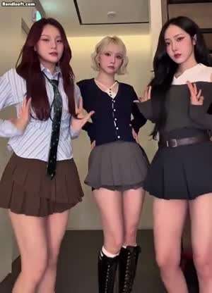 비비지 멤버들 짧은치마 건강한 하체..gif
