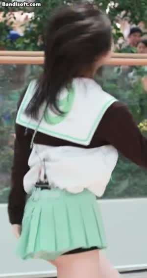 키키 이솔 짧은치마.gif