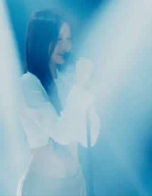 예쁜 배꼽 허리라인 드러내고 노래하는 엔믹스 설윤