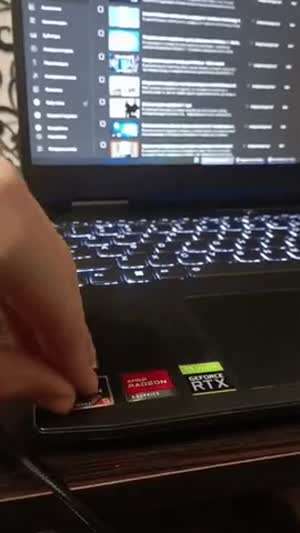 노트북에 붙은 스티커 제거하면 안되는 이유