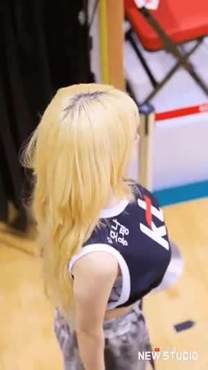 위에서 본 시그니처 지원 볼륨감