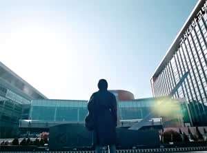 김지원 '닥터X 하얀 마피아의 시대' 스페셜 티저 . GIF